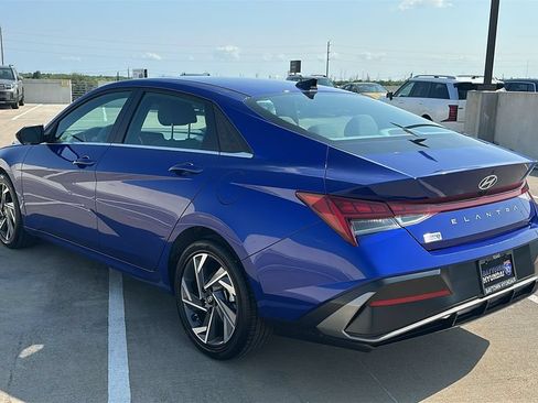 Used 2025 Hyundai Elantra SEL FWD image 11