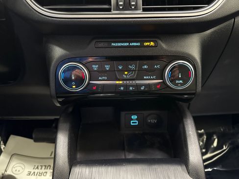 Used 2022 Ford Escape SE w/ Cold Weather Package image 20
