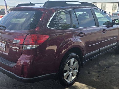 Used 2011 Subaru Outback 3.6R Limited w/ PWR Moonroof Pkg AWD/4WD image 5