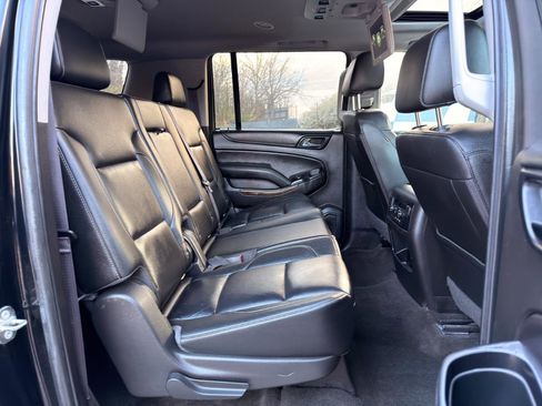 Used 2017 Chevrolet Suburban LT image 18