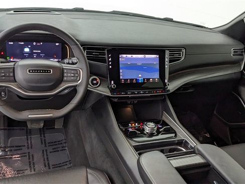 Used 2024 Jeep Wagoneer Series III image 3