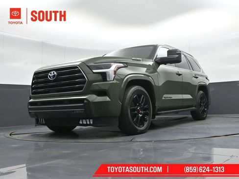 Used 2023 Toyota Sequoia SR5 w/ SR5 Premium Package image 15