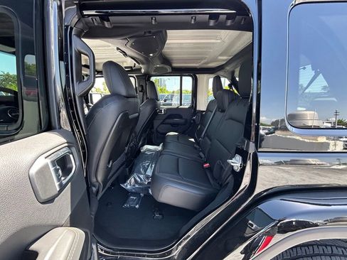 New 2025 Jeep Wrangler Sahara image 31