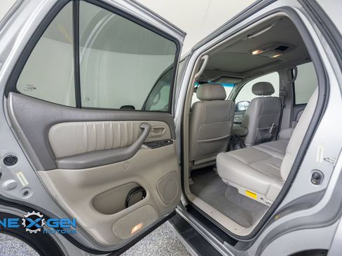 Used 2004 Toyota Sequoia Limited w/ Preferred Accessory Pkg AWD/4WD image 27
