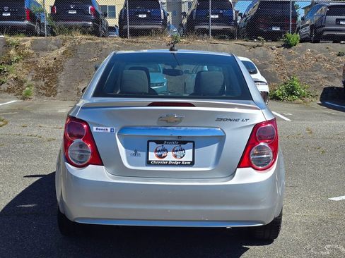 Used 2015 Chevrolet Sonic LT FWD image 7