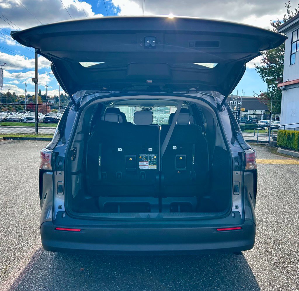 Certified 2024 Toyota Sienna LE AWD/4WD image 28