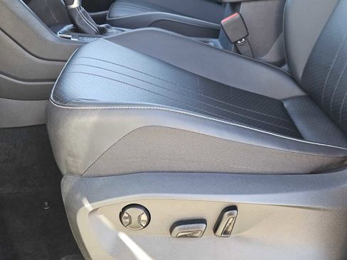 Used 2022 Volkswagen Tiguan SE image 23