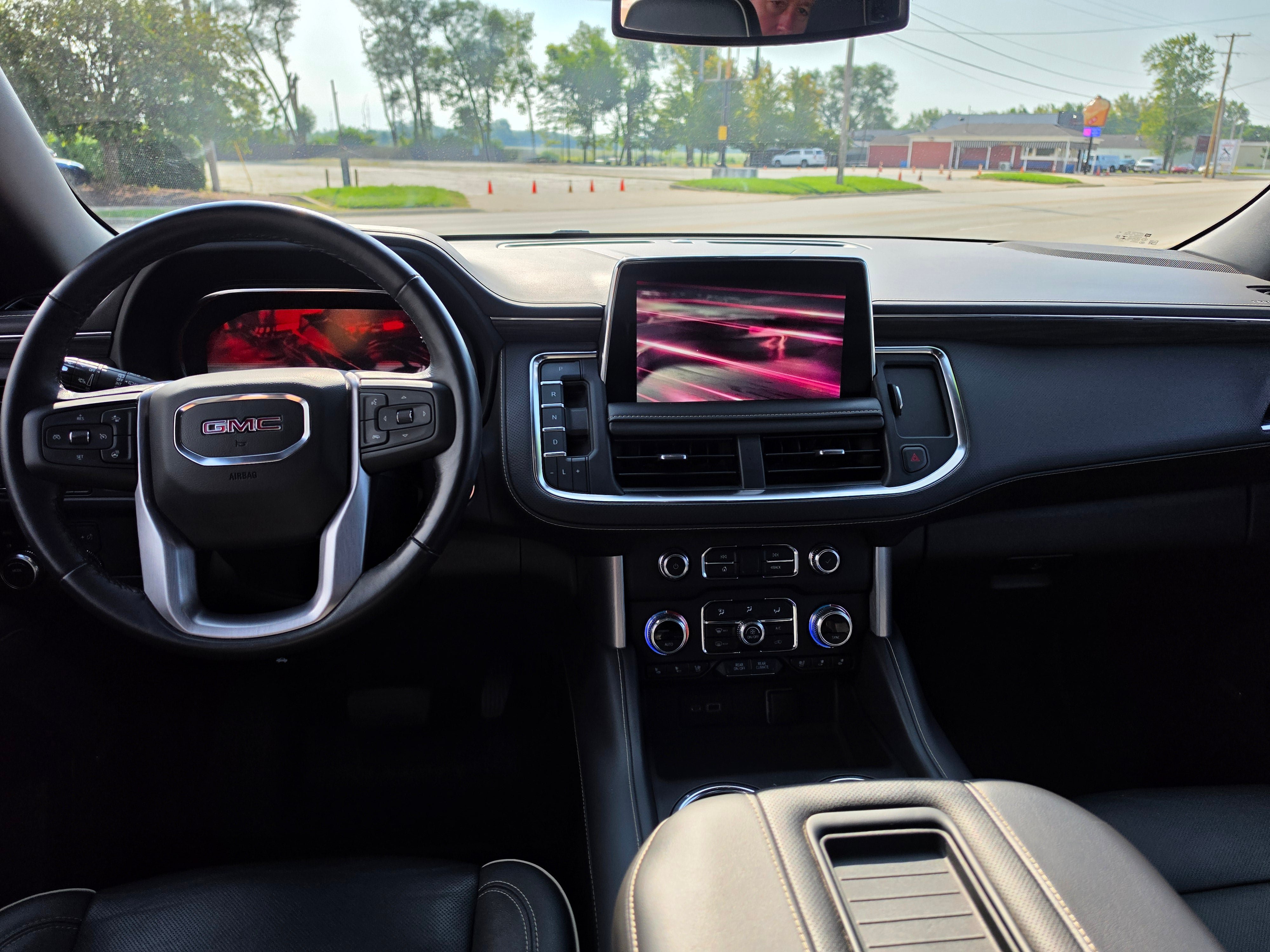 Used 2022 GMC Yukon SLT w/ SLT Luxury Package AWD/4WD image 11