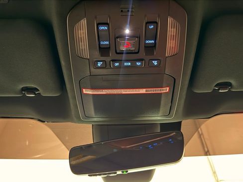 Used 2021 Toyota Highlander XSE FWD image 24