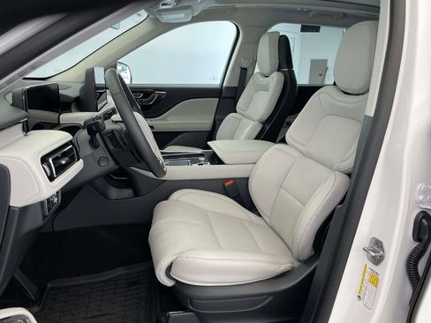 Used 2026 Lincoln Aviator Reserve AWD/4WD image 5