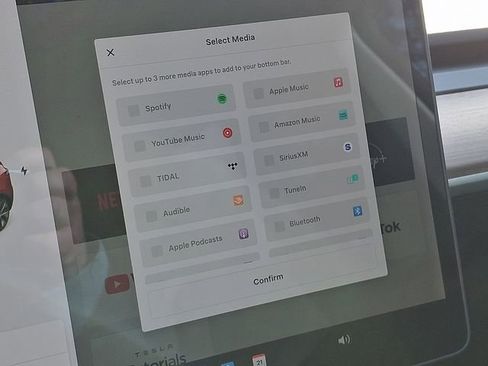 Used 2020 Tesla Model Y Long Range image 24