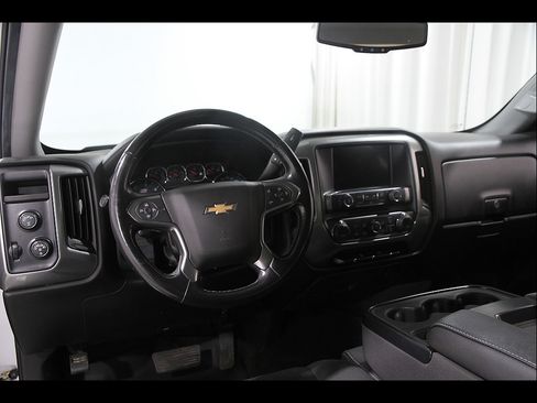 Used 2018 Chevrolet Silverado 1500 LT w/ LT Eassist Package AWD/4WD image 7