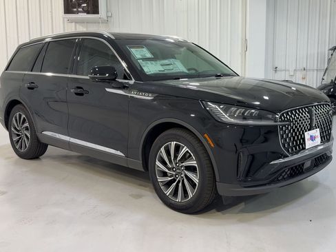 New 2026 Lincoln Aviator 2WD image 3