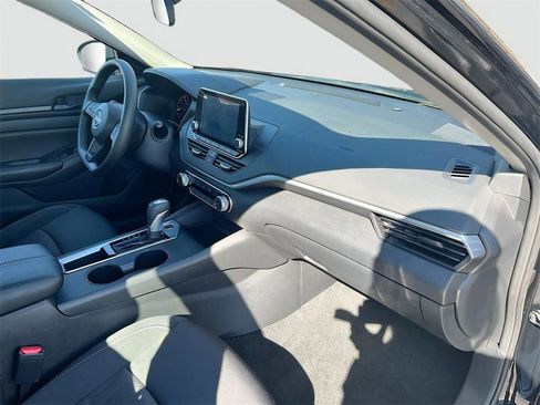 Used 2025 Nissan Altima 2.5 S FWD image 31
