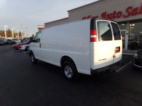 Used 2015 Chevrolet Express 2500 RWD image 2