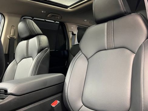Used 2025 Honda Pilot Touring image 7