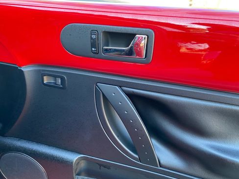 Used 2009 Volkswagen Beetle Coupe image 30