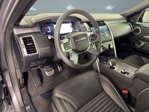 Certified 2024 Land Rover Discovery Dynamic SE image 4