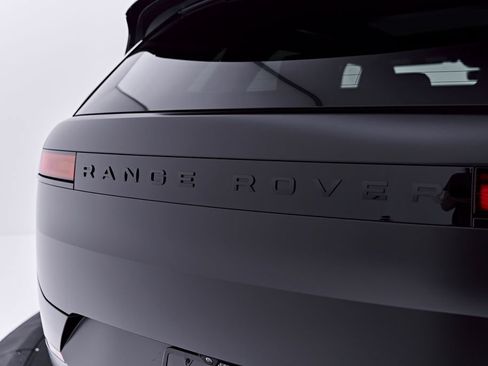 Used 2026 Land Rover Range Rover Sport SV AWD/4WD image 28