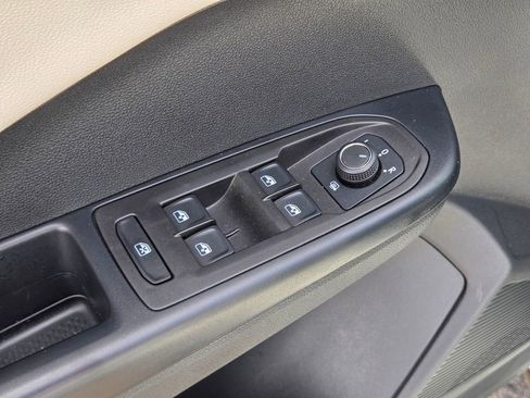 Certified 2025 Volkswagen Taos S AWD/4WD image 15