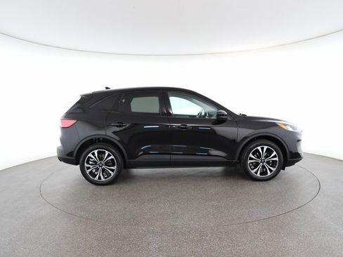 Used 2022 Ford Escape SE w/ SE Sport Appearance Package image 22