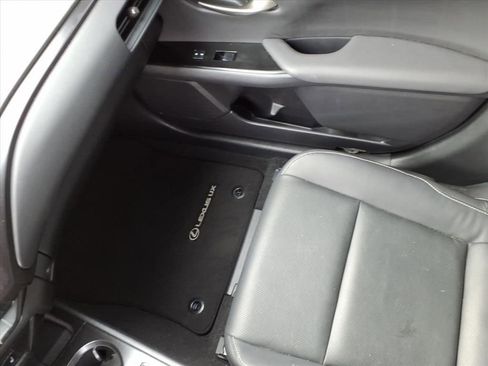 Used 2022 Lexus UX 200 w/ Premium Package image 25