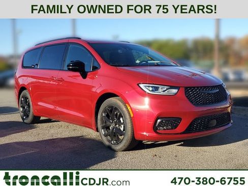 New 2026 Chrysler Pacifica Limited w/ S Appearance Package FWD image 1