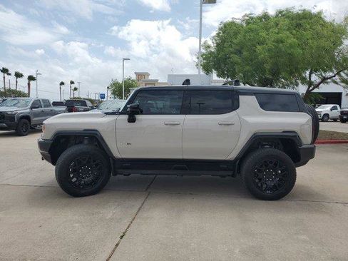 New 2026 GMC Hummer EV SUV w/ LPO, Roof Cross Rail Package AWD/4WD image 4