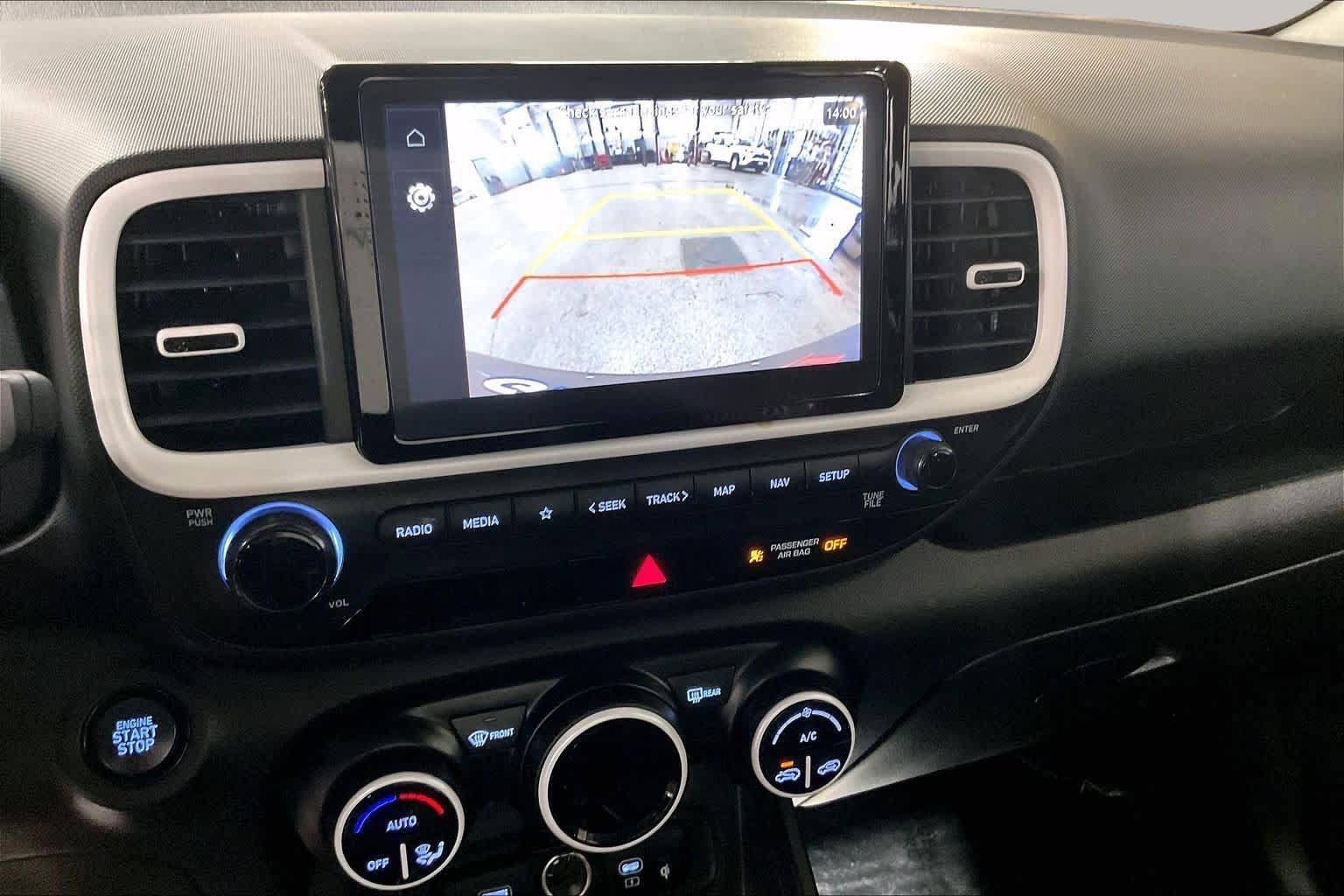 Used 2024 Hyundai Venue Limited FWD image 26