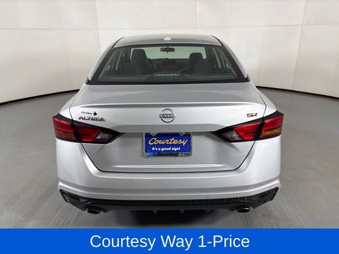 Used 2024 Nissan Altima 2.5 SR FWD image 9