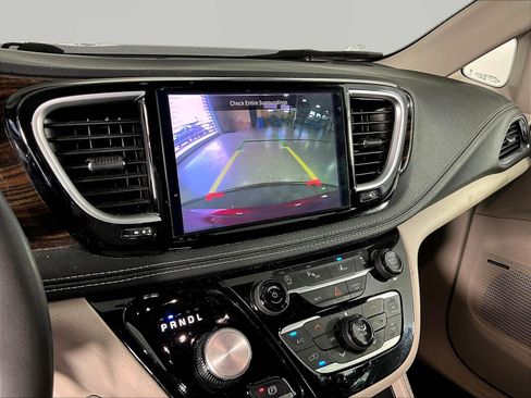 Used 2023 Chrysler Pacifica Limited w/ Uconnect Theater Family Group AWD/4WD image 13