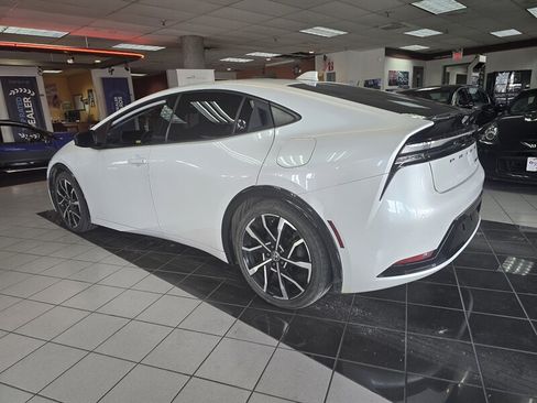 Used 2023 Toyota Prius Prime FWD image 6