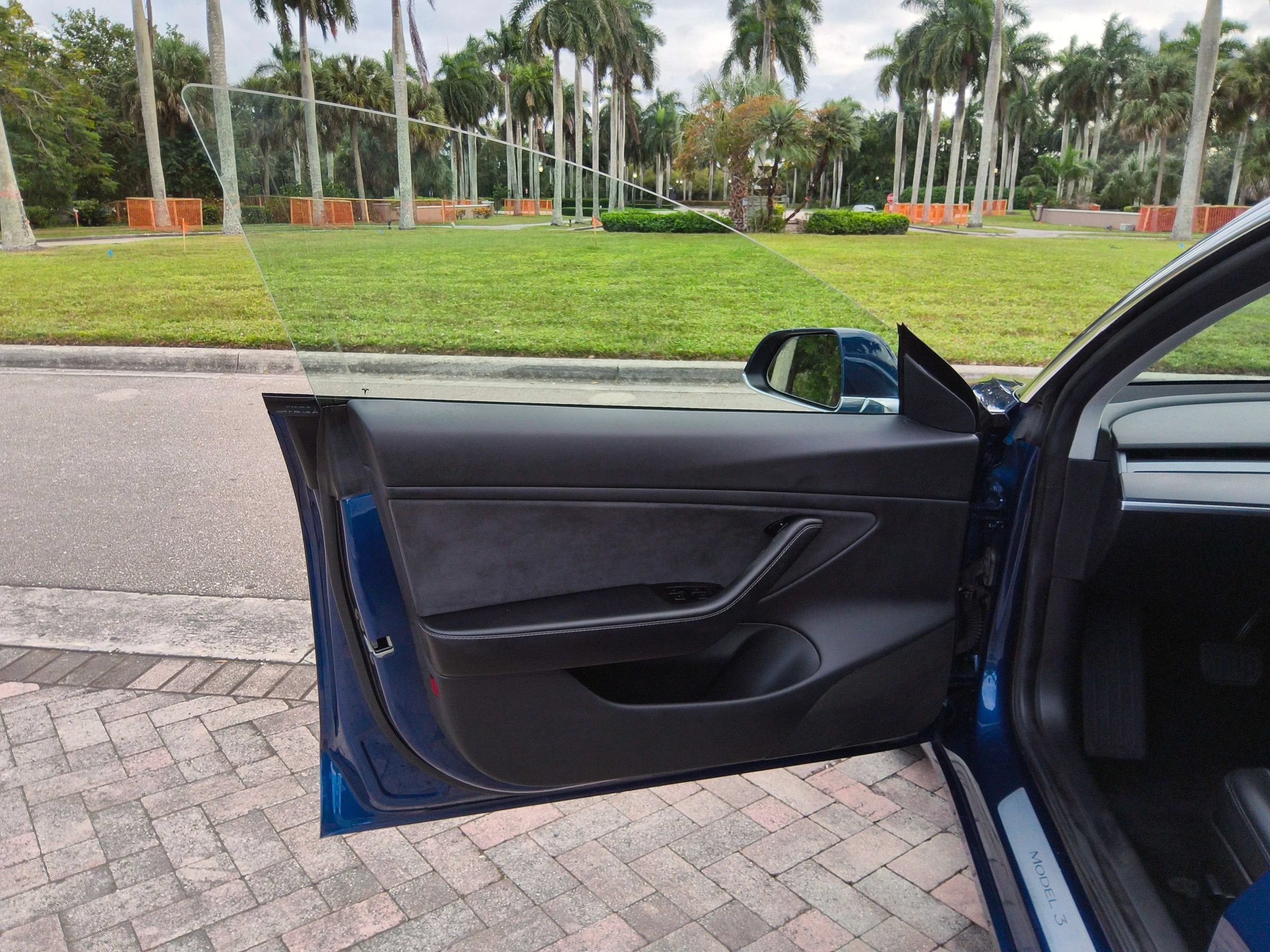 Used 2018 Tesla Model 3 Long Range RWD image 11