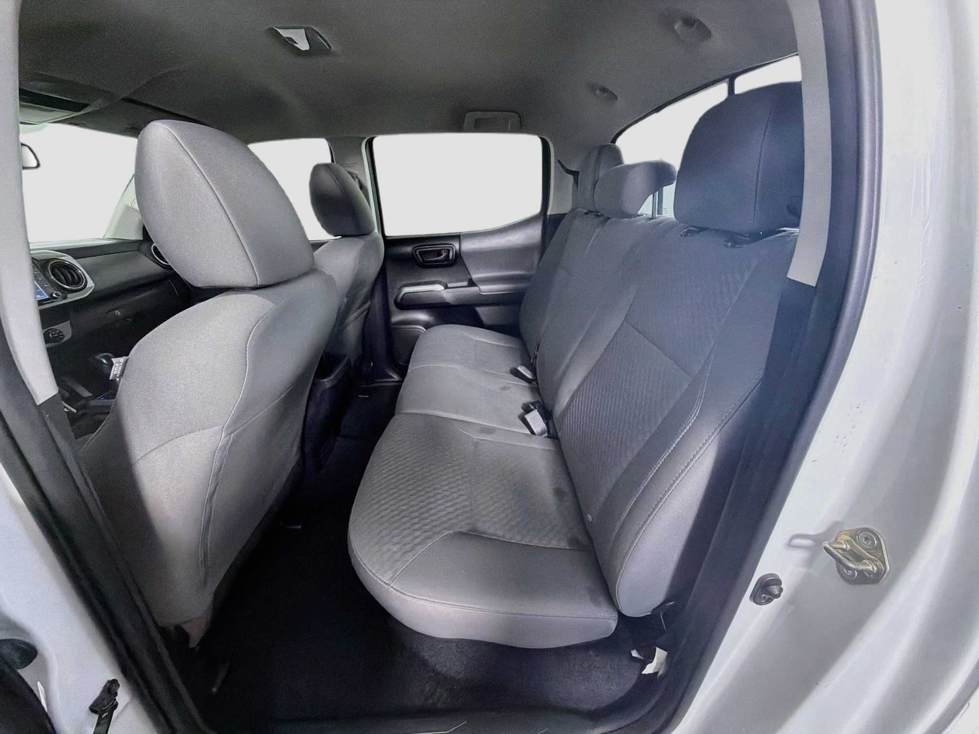 Used 2020 Toyota Tacoma SR5 RWD image 27