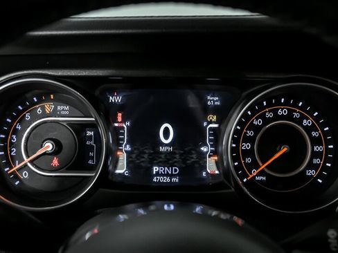 Used 2019 Jeep Wrangler Unlimited Sahara image 22