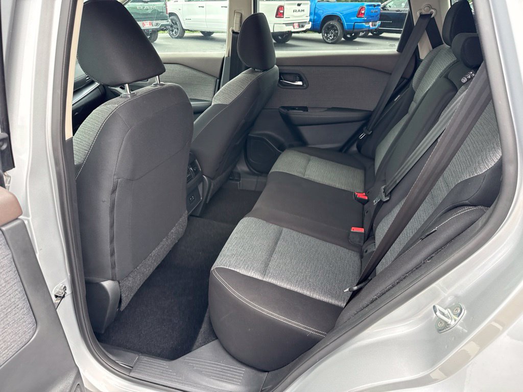 Used 2023 Nissan Rogue SV AWD/4WD image 15
