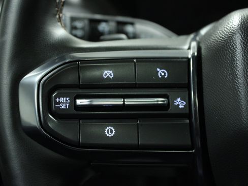 Used 2025 GMC Yukon AT4 AWD/4WD image 21