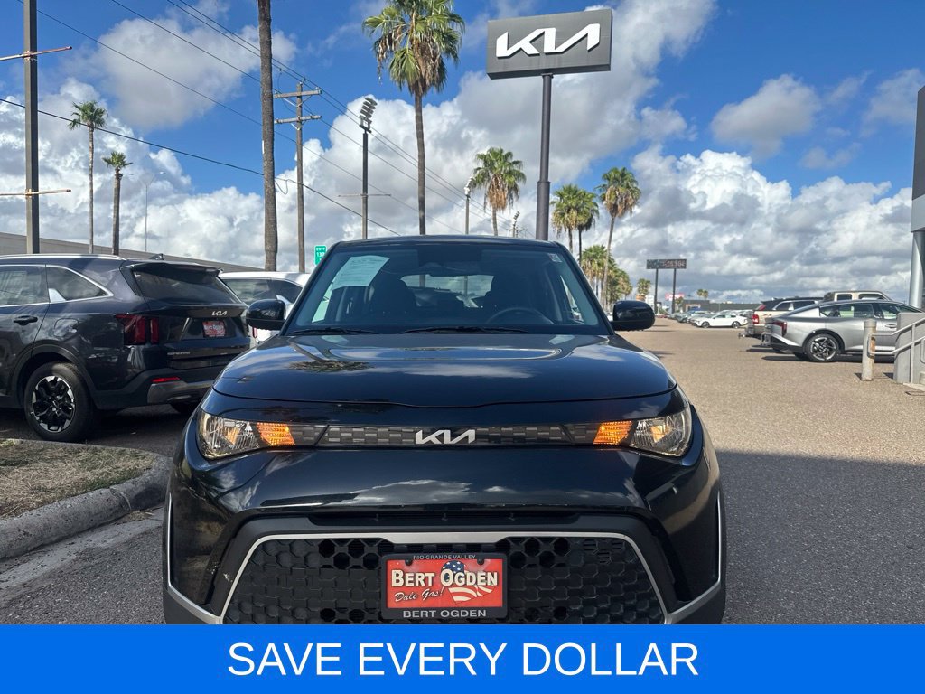 Used 2023 Kia Soul LX w/ Option Group 015 FWD image 2