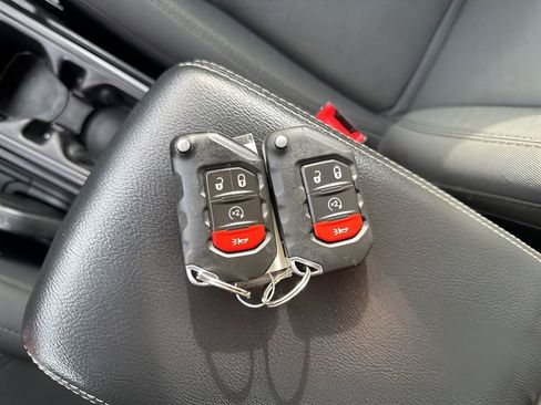 Used 2020 Jeep Wrangler Unlimited Sahara image 36