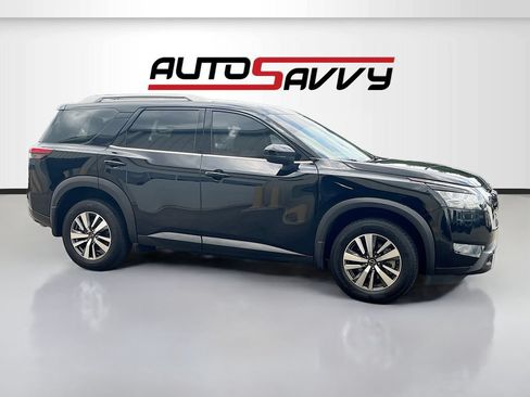 Used 2025 Nissan Pathfinder SL AWD/4WD image 8