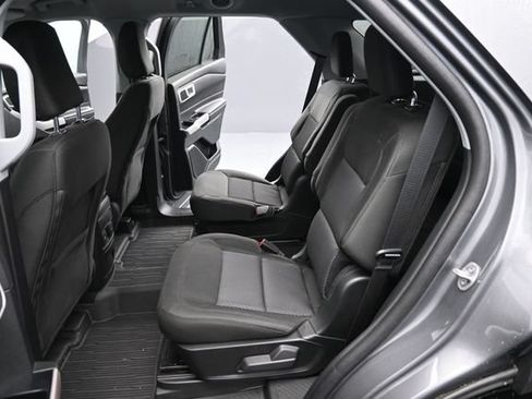 Used 2023 Ford Explorer XLT AWD/4WD image 13