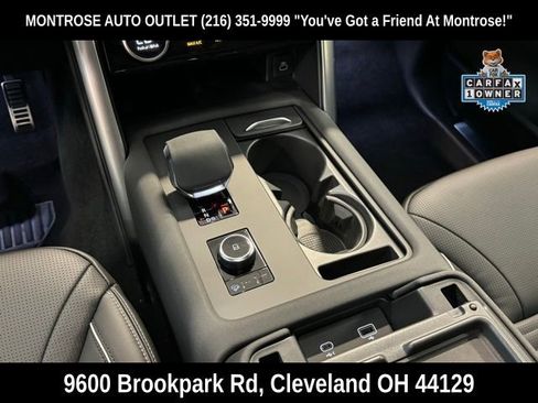 Used 2024 Land Rover Discovery Dynamic SE image 18