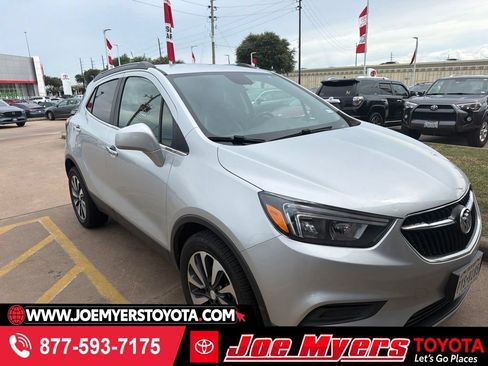Used 2022 Buick Encore Preferred FWD image 1