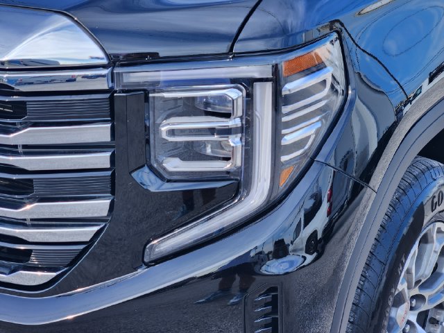 Used 2025 GMC Sierra 1500 SLT RWD image 9