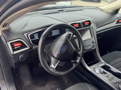 Used 2020 Ford Fusion SE FWD image 15