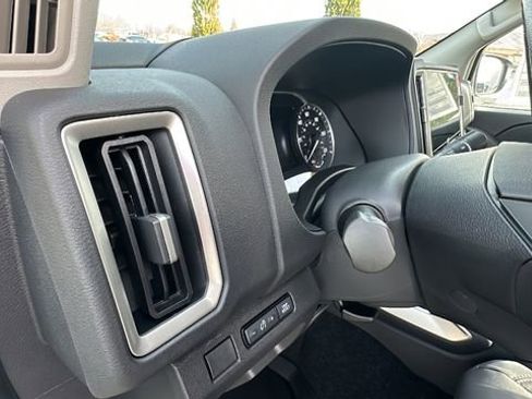 Certified 2025 Nissan Frontier SV image 43