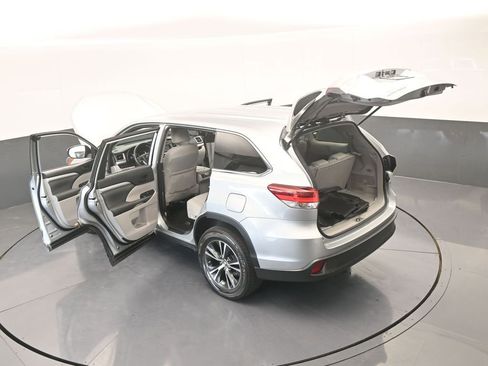 Used 2019 Toyota Highlander LE image 63