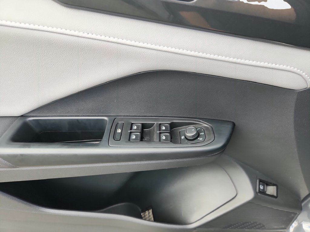 Certified 2023 Volkswagen Taos SEL AWD/4WD image 22