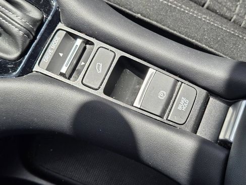 Certified 2024 Honda HR-V LX image 27