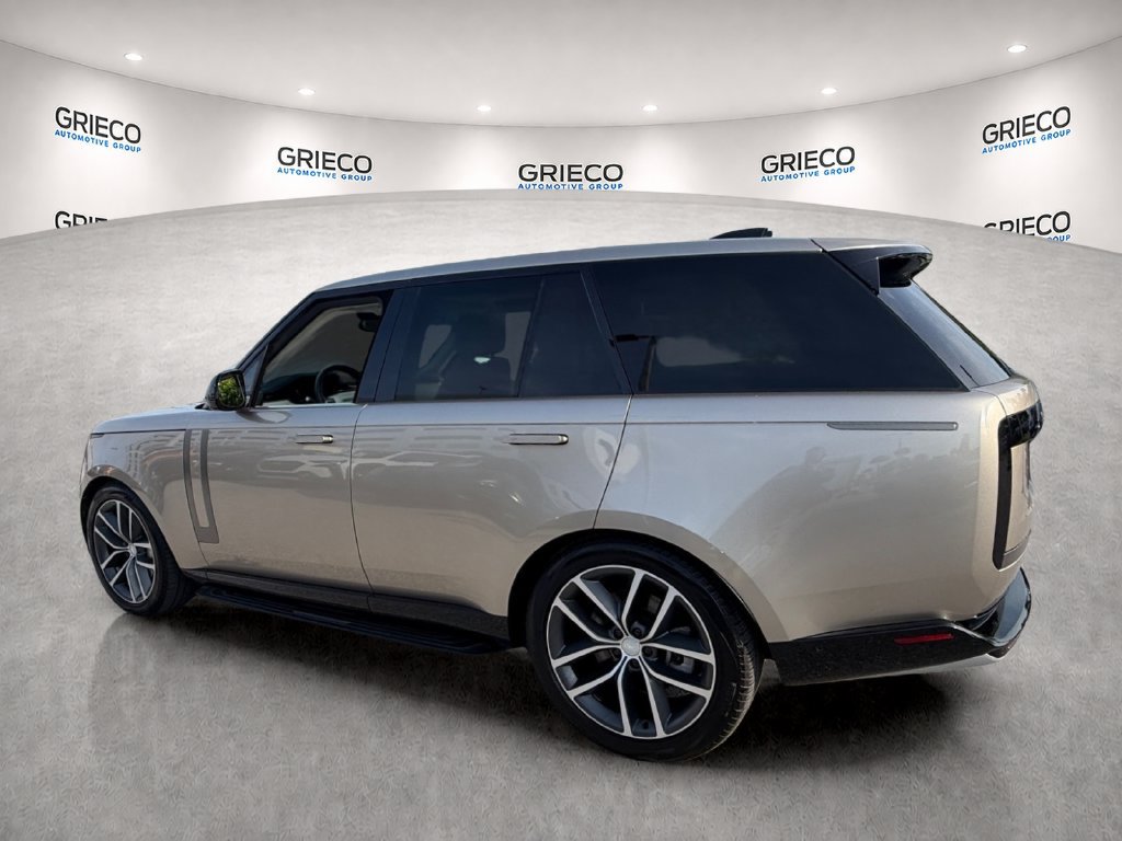 Used 2024 Land Rover Range Rover SE AWD/4WD image 5